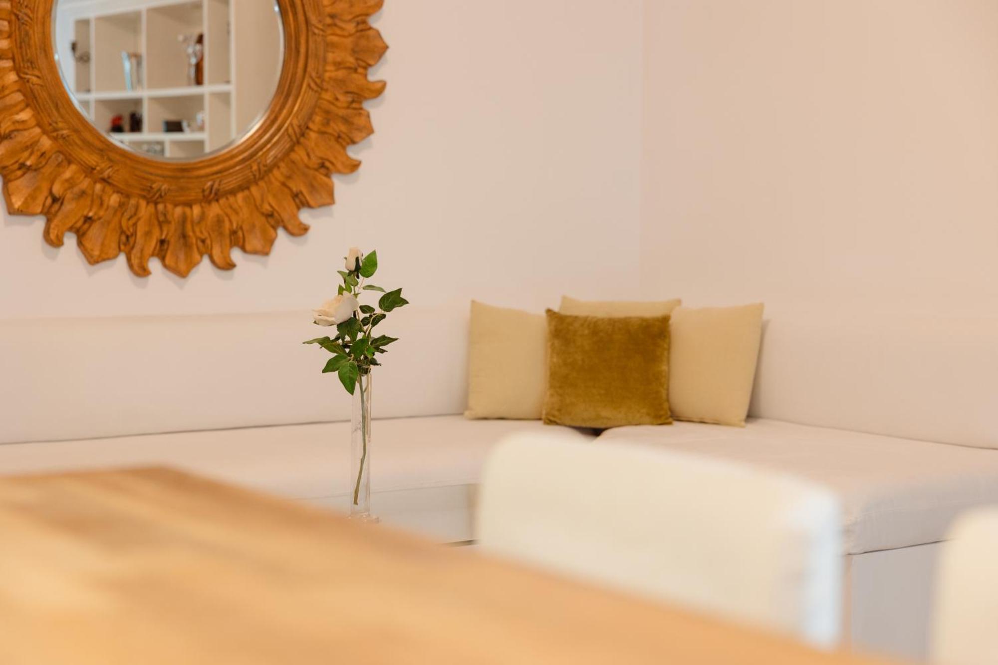Ground Floor Holiday Apartment With Terrace And Pool In Puerto Banus, Marbella Exterior foto