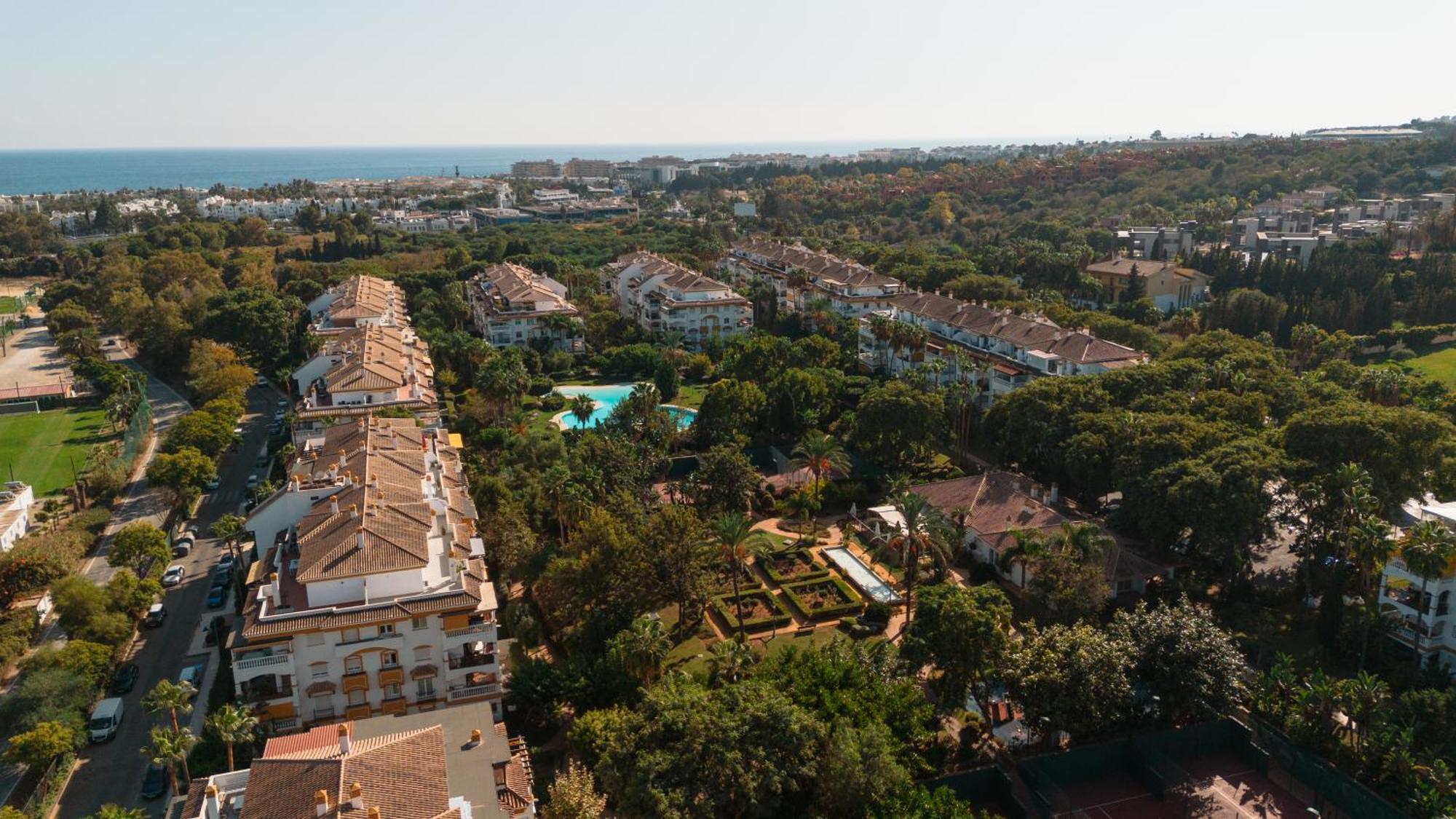 Ground Floor Holiday Apartment With Terrace And Pool In Puerto Banus, Marbella Exterior foto